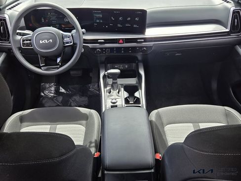 Certified 2025 Kia Sorento LX image 13