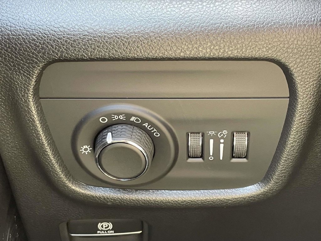 New 2027 Jeep Grand Cherokee Altitude AWD/4WD image 29