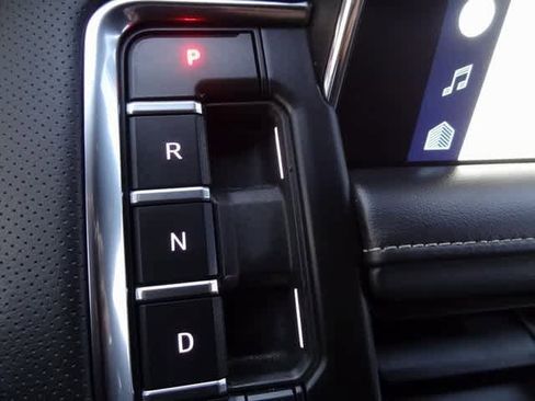 Used 2022 Chevrolet Suburban Premier image 23