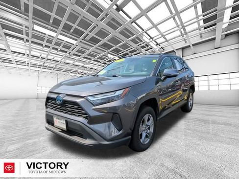 Used 2024 Toyota RAV4 LE AWD/4WD image 7