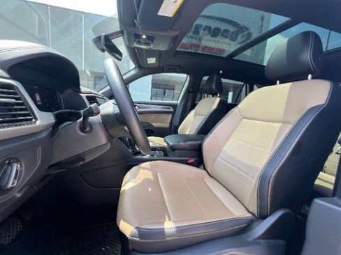 Used 2022 Volkswagen Atlas Cross Sport SE FWD image 39