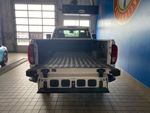 Used 2024 GMC Sierra 3500 SLE w/ SLE Convenience Package AWD/4WD image 15