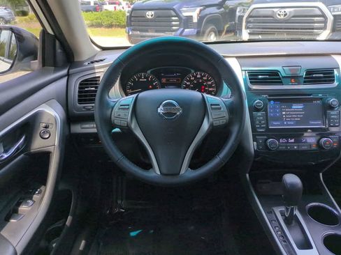 Used 2015 Nissan Altima 2.5 SV w/ Convenience Package FWD image 15