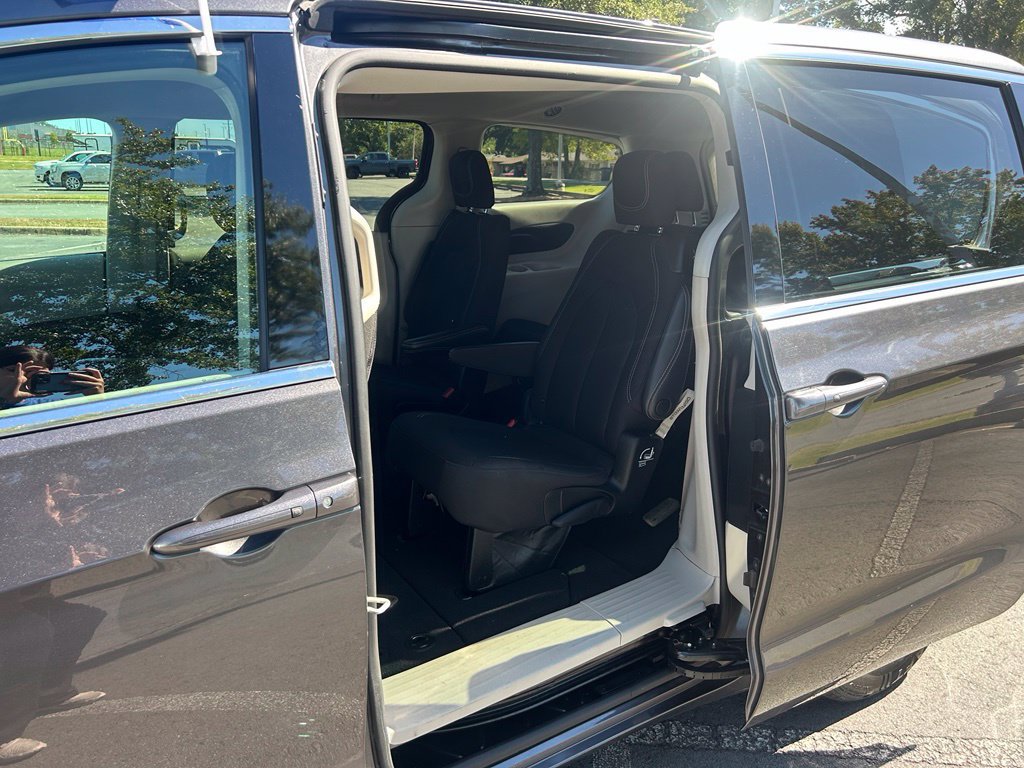 Used 2023 Chrysler Voyager LX FWD image 30