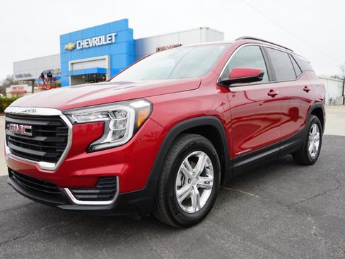 Used 2022 GMC Terrain SLE w/ Driver Convenience Package image 1