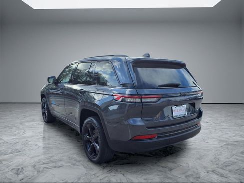 Used 2022 Jeep Grand Cherokee Altitude image 5