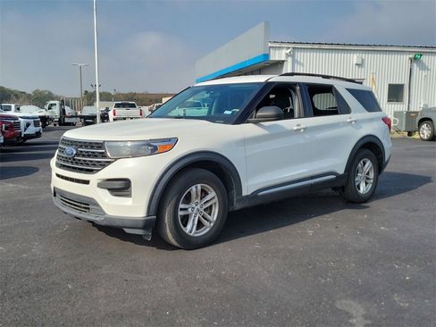 Used 2023 Ford Explorer XLT image 13