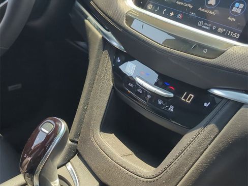 Used 2025 Cadillac XT6 Luxury image 31