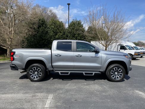 Used 2023 Chevrolet Colorado LT w/ LT Convenience Package III image 9