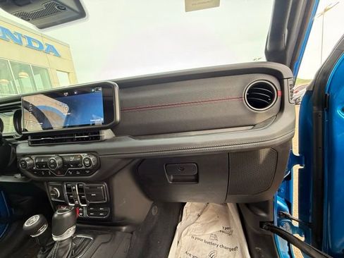 Used 2024 Jeep Gladiator Rubicon AWD/4WD image 39
