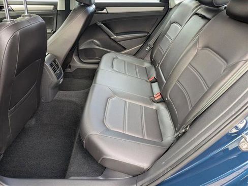 Used 2022 Volkswagen Passat 2.0T SE image 17