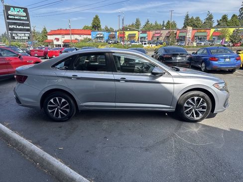 Used 2022 Volkswagen Jetta S FWD image 9