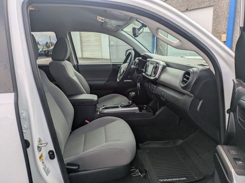 Used 2017 Toyota Tacoma SR5 w/ Tow Package image 24