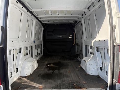 Used 2021 Mercedes-Benz Sprinter 1500 image 11