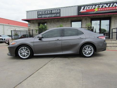 Used 2018 Toyota Camry XLE w/ Audio Package FWD image 2
