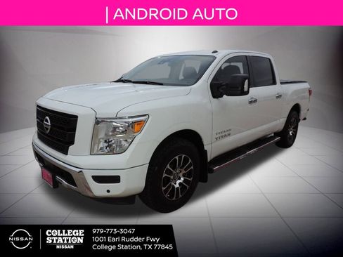Used 2021 Nissan Titan SV w/ SV Convenience Package image 8