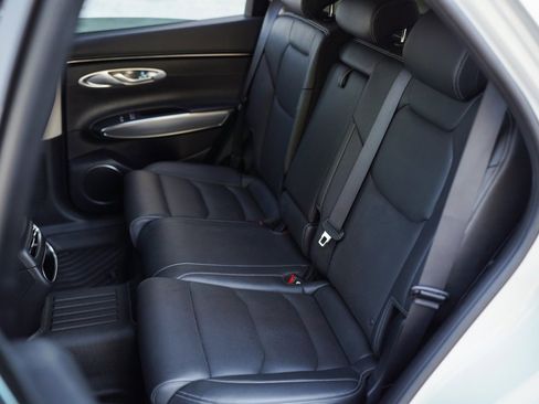 Used 2023 Genesis GV70 2.5T Select image 24