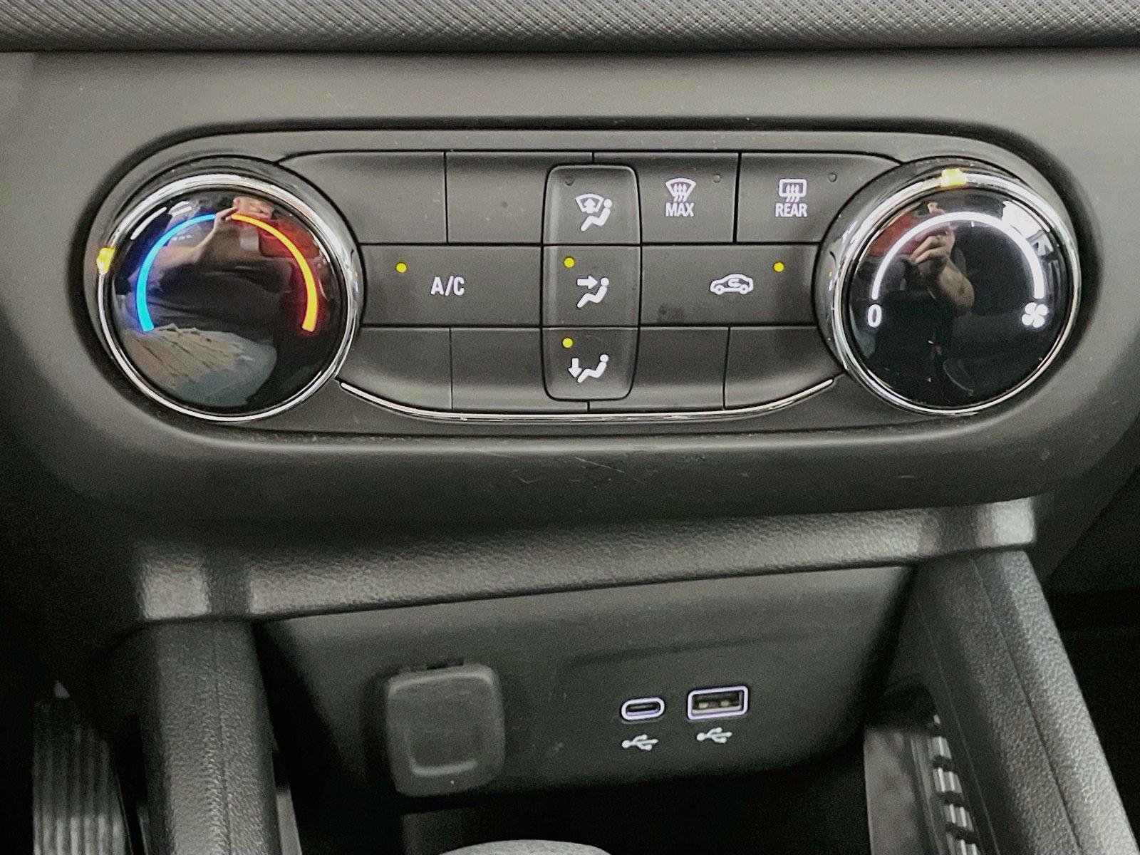 Used 2024 Chevrolet TrailBlazer LS w/ LS Confidence Package FWD image 17