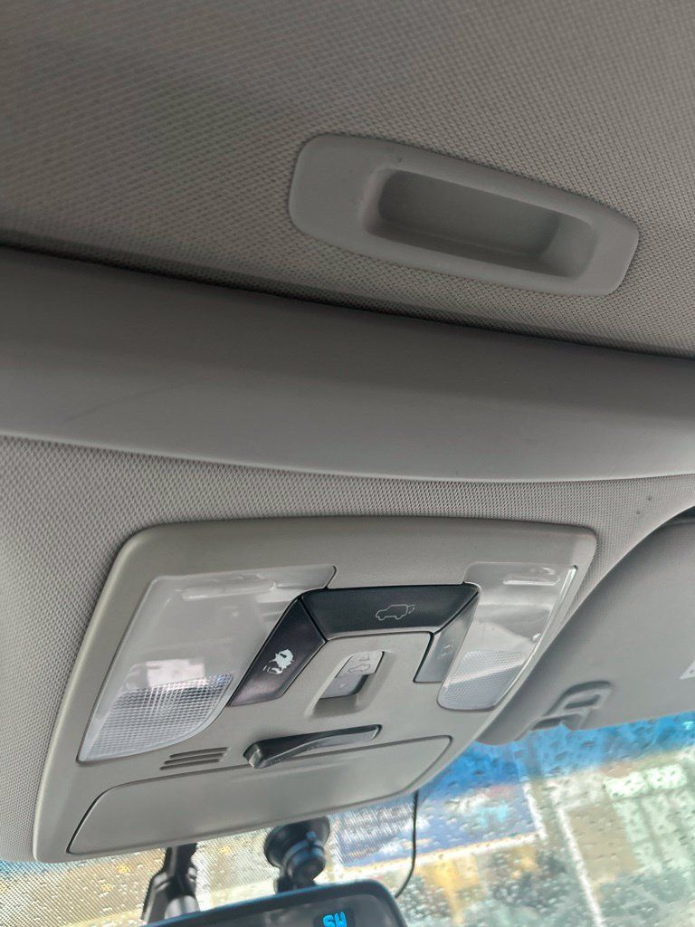Used 2017 Toyota Sienna XLE w/ XLE Navigation Package FWD image 7
