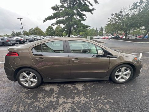 Used 2014 Chevrolet Volt Premium w/ Premium Trim Package FWD image 4