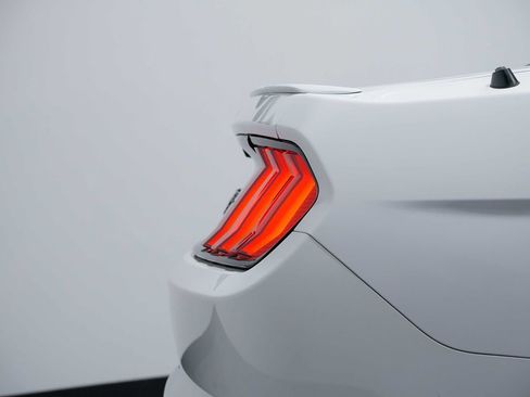 Used 2022 Ford Mustang Premium RWD image 13