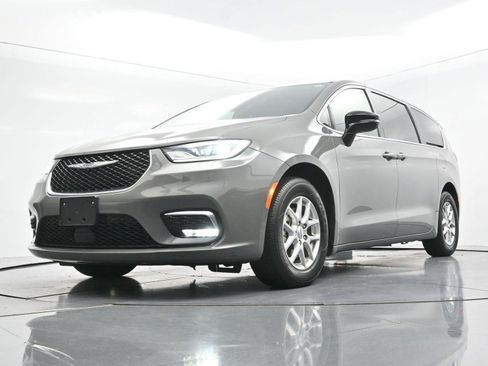 Used 2025 Chrysler Pacifica Select FWD image 73