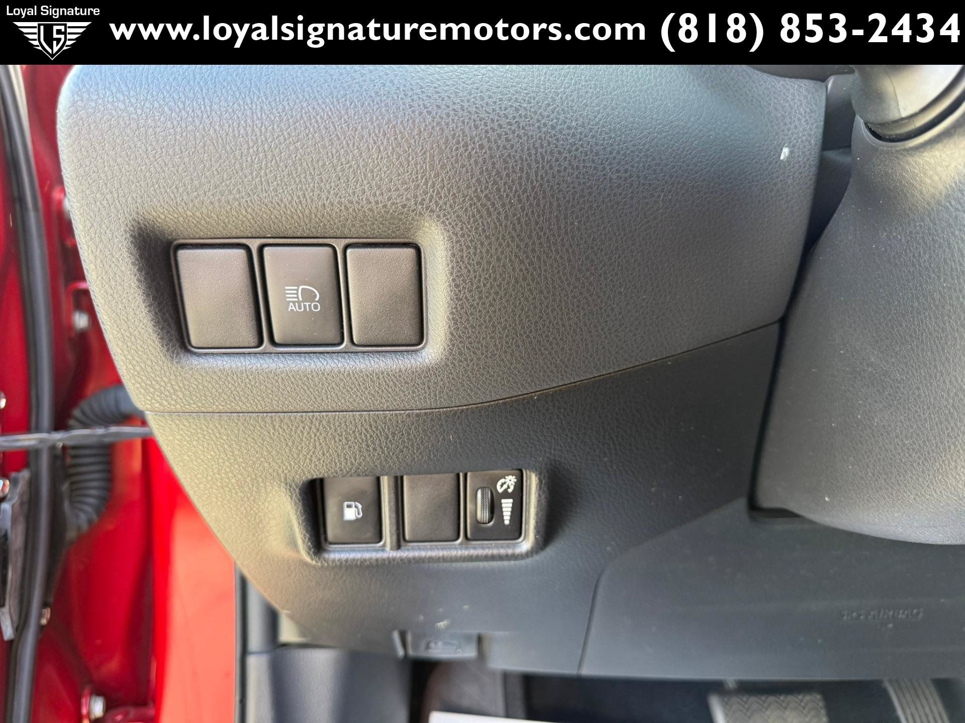 Used 2020 Toyota C-HR XLE FWD image 16