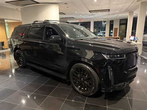 Certified 2023 Cadillac Escalade ESV Sport Platinum w/ LPO, ONYX Package image 9