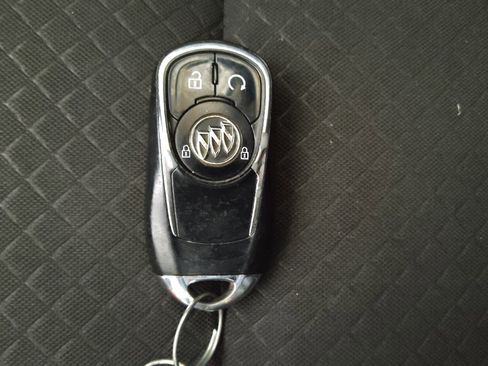 Used 2021 Buick Encore Preferred FWD image 32