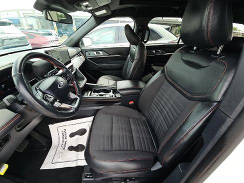 Used 2025 Ford Explorer ST-Line w/ Premium Package AWD/4WD image 3