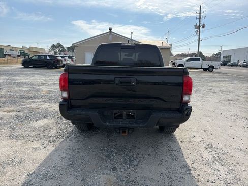 Used 2019 Toyota Tacoma TRD Sport image 4