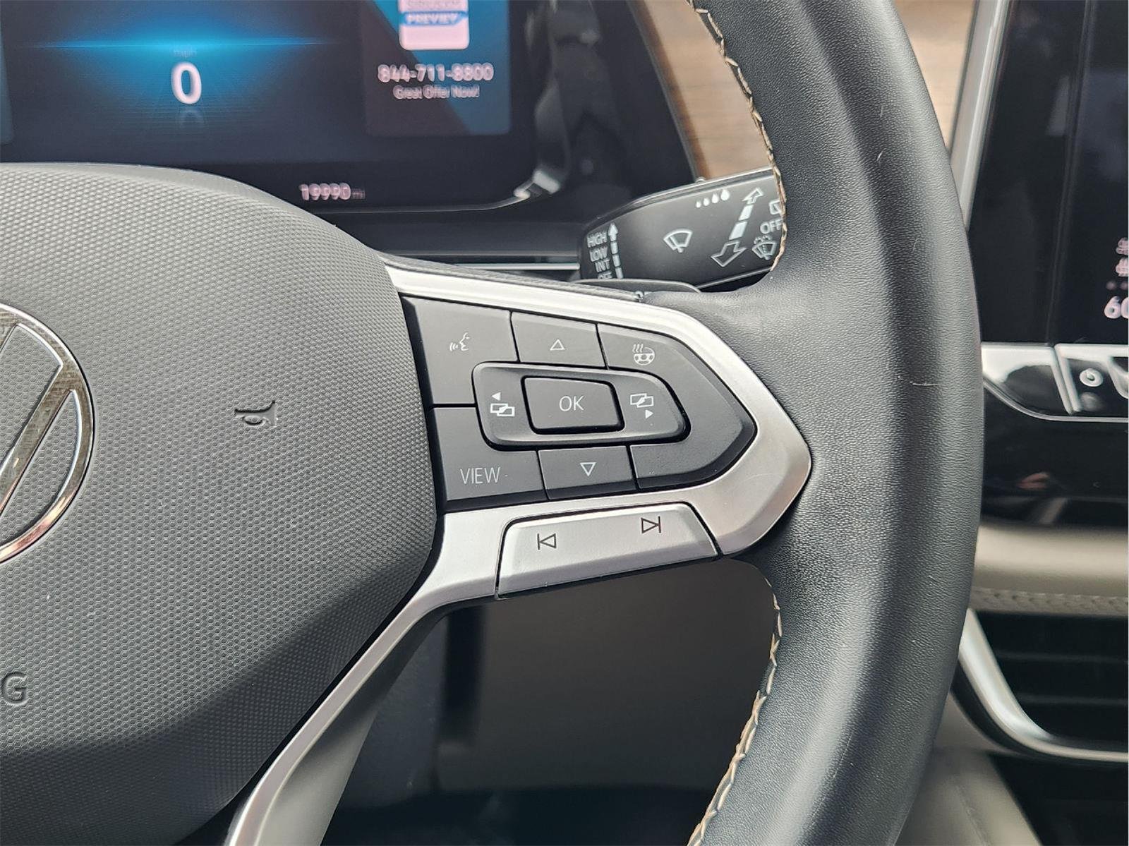 Used 2024 Volkswagen Atlas SE w/ Black Wheel Package FWD image 29