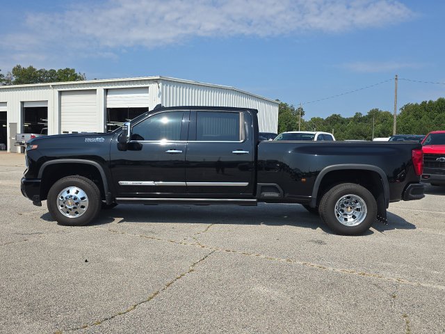 Used 2024 Chevrolet Silverado 3500 High Country w/ High Country Premium Package AWD/4WD image 2