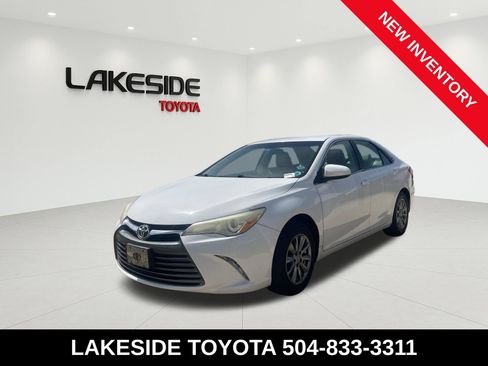 Used 2015 Toyota Camry LE FWD image 1