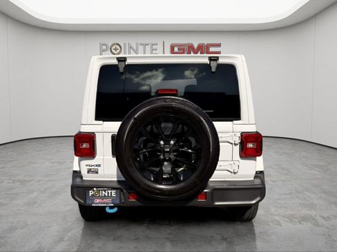 Used 2024 Jeep Wrangler Unlimited Sahara AWD/4WD image 9