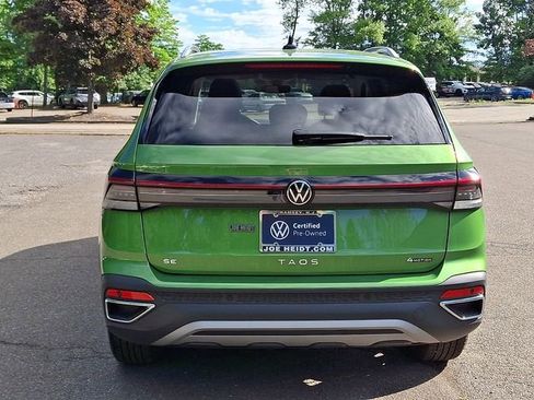 Used 2025 Volkswagen Taos SE w/ Panoramic Sunroof Package AWD/4WD image 9