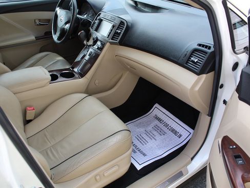 Used 2012 Toyota Venza XLE image 12