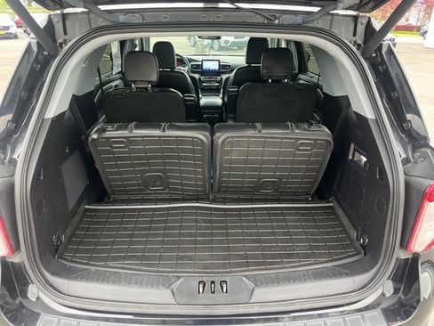 Used 2022 Ford Explorer Limited w/ Equipment Group 301A AWD/4WD image 13