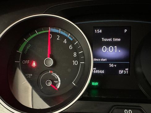 Used 2016 Volkswagen e-Golf SE w/ DC Fast Charging Package image 39