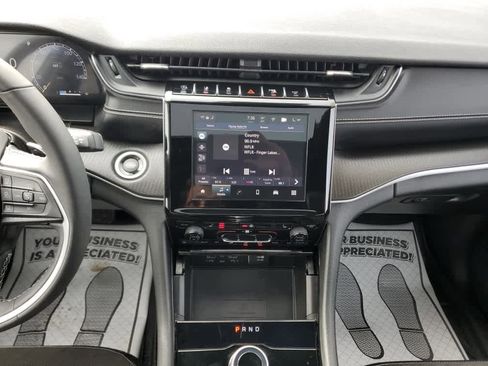 Used 2023 Jeep Grand Cherokee L Altitude image 21