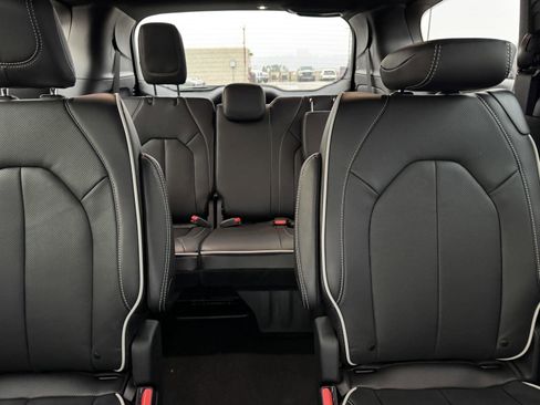 New 2026 Chrysler Pacifica Limited w/ S Appearance Package image 10