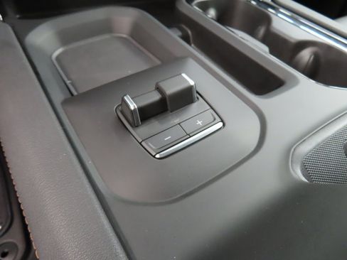 Used 2026 GMC Sierra 2500 AT4 image 71