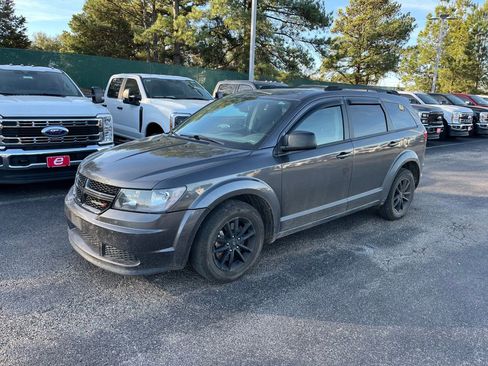 Used 2020 Dodge Journey SE w/ SE Popular Equipment Group image 2