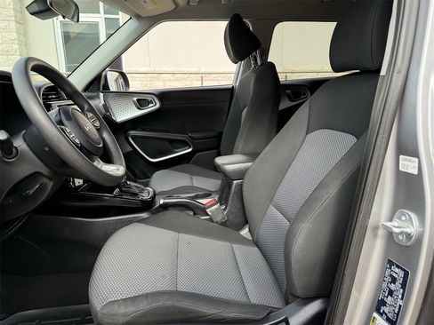 Used 2023 Kia Soul LX w/ LX Technology Package image 24