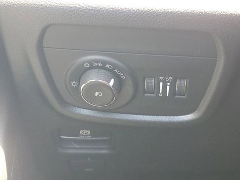 Used 2023 Jeep Grand Cherokee L Limited AWD/4WD image 21