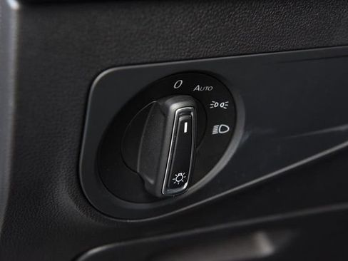 Certified 2022 Volkswagen Tiguan SE R-Line AWD/4WD image 11