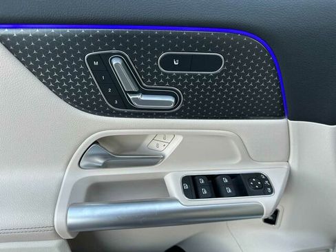 Used 2025 Mercedes-Benz GLA 250 4MATIC image 13