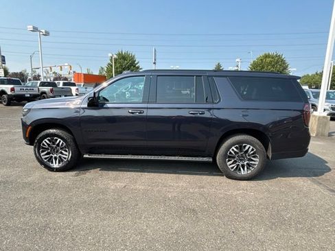 Used 2025 Chevrolet Suburban Z71 AWD/4WD image 2