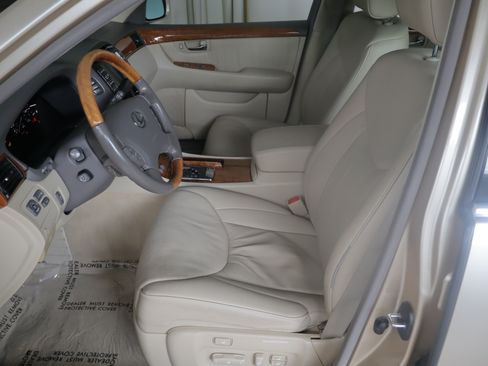 Used 2005 Lexus LS 430 RWD image 9