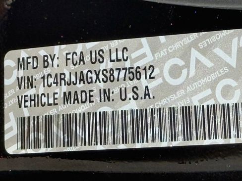 New 2025 Jeep Grand Cherokee L Laredo image 37